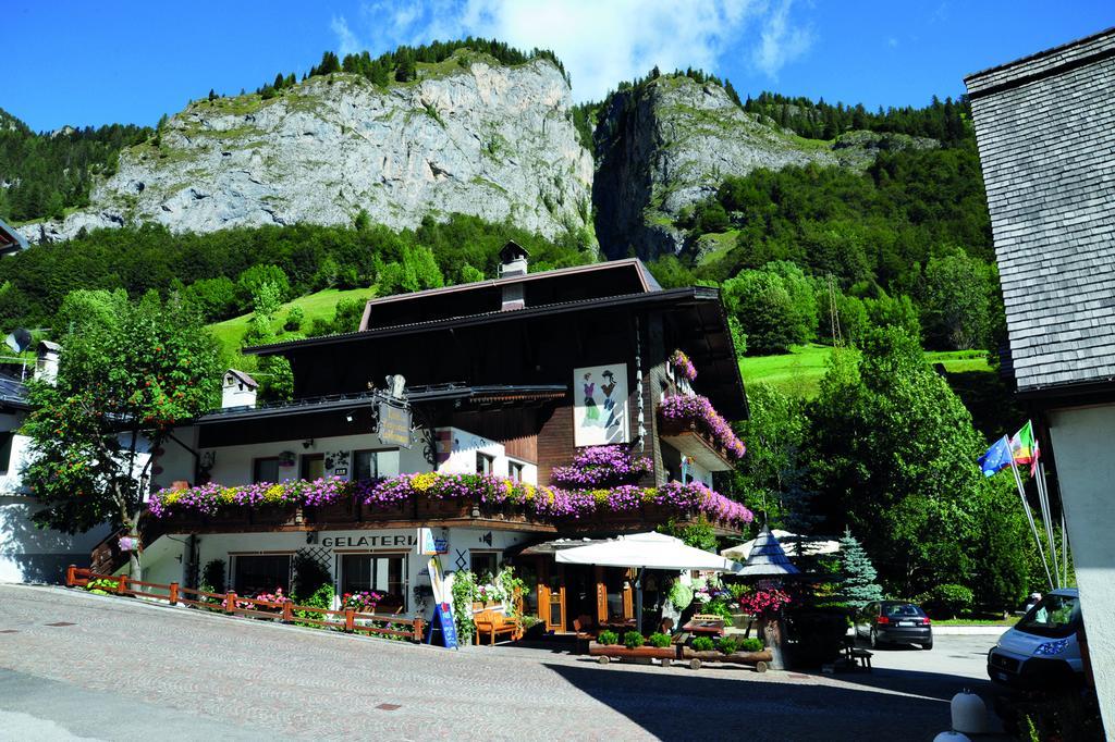 Alpenhotel La Montanara Рокка-Пьеторе Экстерьер фото